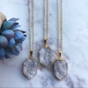 NWT Druzy Heptagon Necklace 30” Chain
